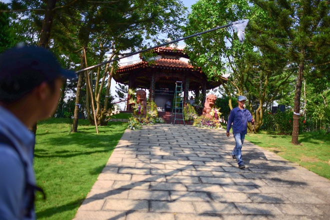 Cận cảnh nơi yên nghỉ của cố Thủ tướng Phan Văn Khải bên cạnh mộ phần người vợ